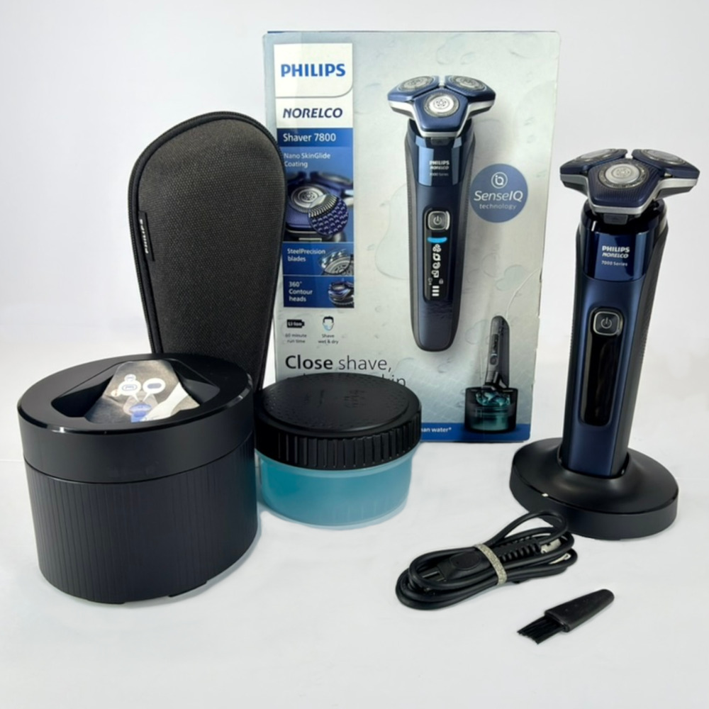Philips Norelco Shaver 7800 Rechargeable Wet Dry Electric Shaver New Open Box